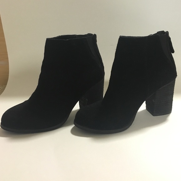 Black UO zip-back booties