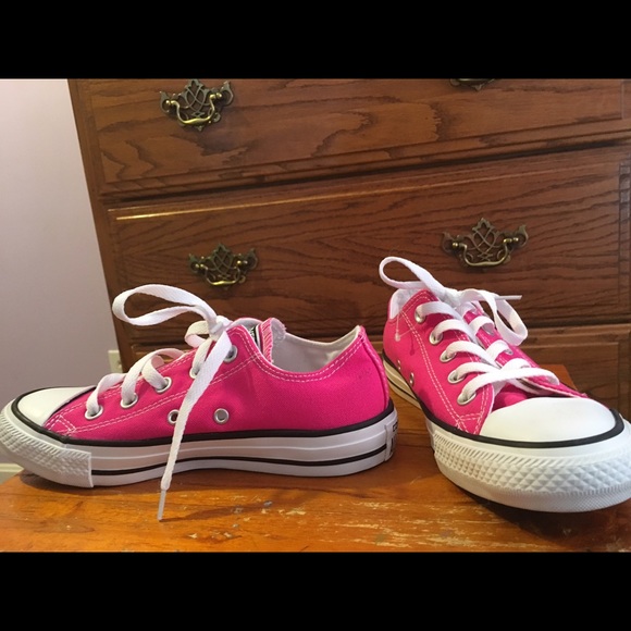 Nwt (clear tag) hot pink converse