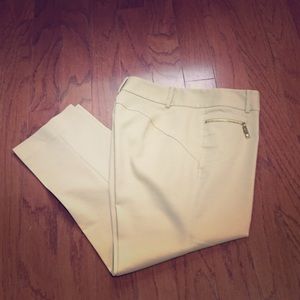 CHAUS Capri pants