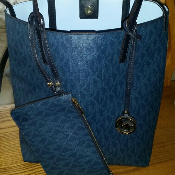 Authentic Micheal Kors Hayley tote