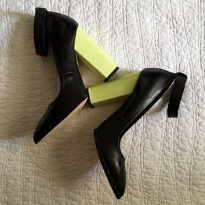 NWOT Aldo Leather Black and Green Wide Heel Pumps