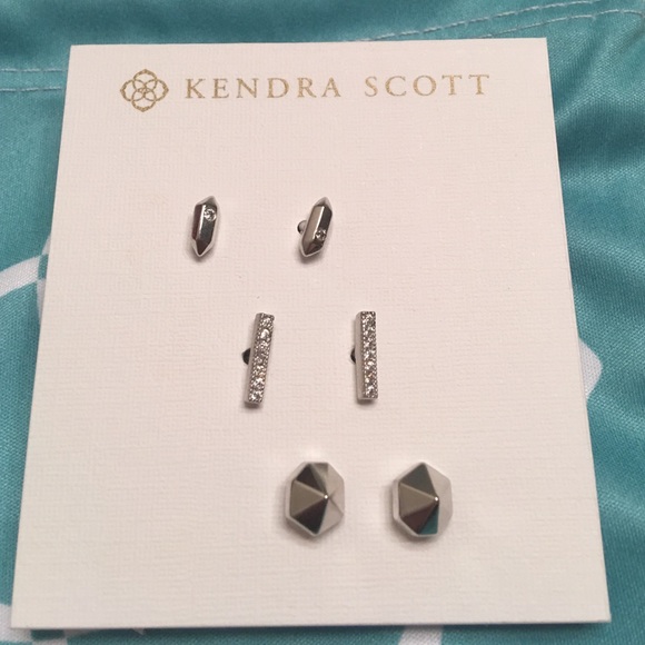 SOLD NWT Kendra Scott Austin silver studs - Picture 2 of 3