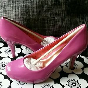 Classic Glow Pink Pump: feminine and sophisticated