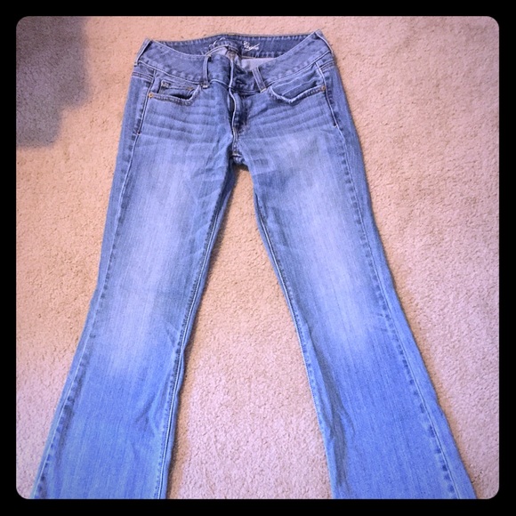 American Eagle light wash jeans