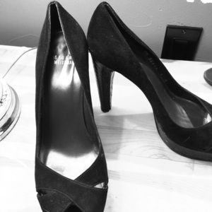 Stuart Weitzman black suede pumps 9M.