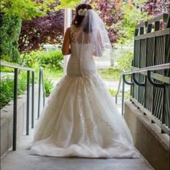 Ivory Alfred Angelo mermaid wedding dress - Picture 3 of 4