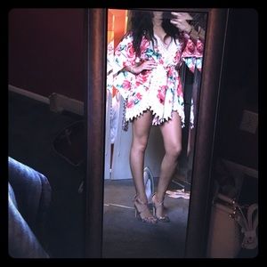 Dressy floral romper🌺🌸💐