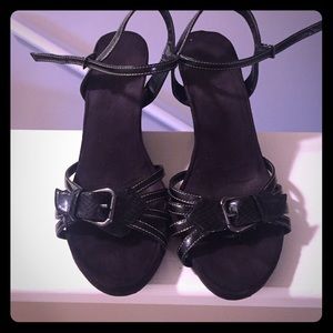 Black wedges
