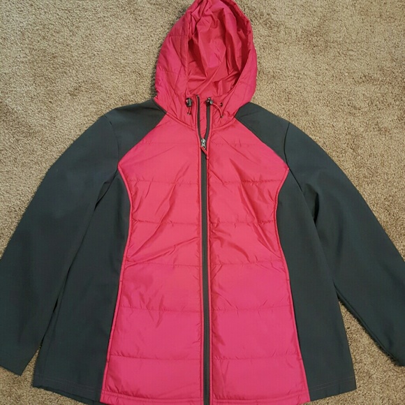 *Price Reduced* Free Tech Water Resistant Coat