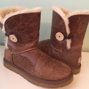 Leather bomber button short UGGs