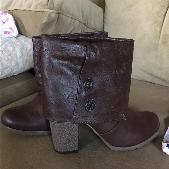 MukLuk Boots - size 7 ... Excellent condition!!