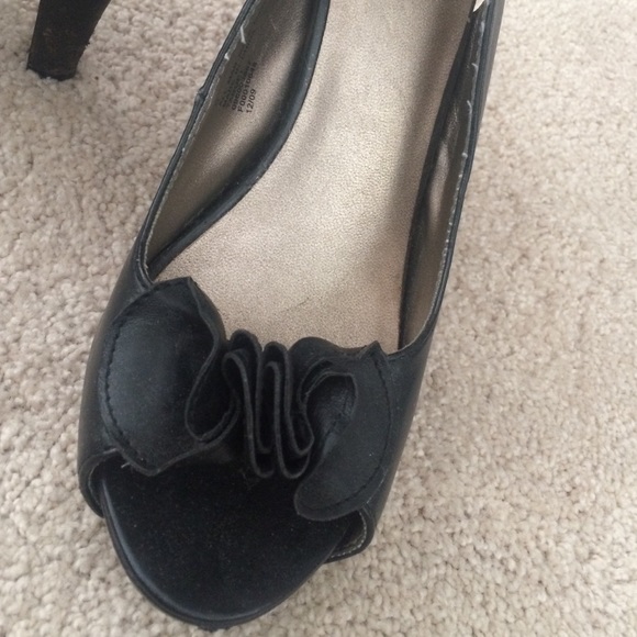 Black heels - Picture 3 of 4