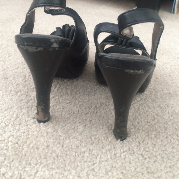 Black heels - Picture 4 of 4