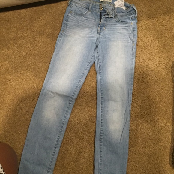 2 pairs of abercrombie jeans