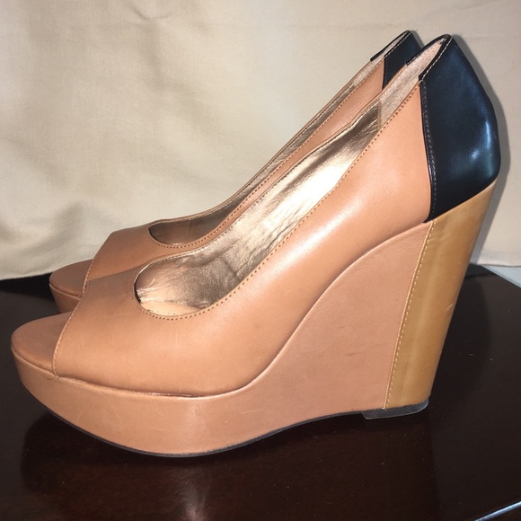 BCBG Paris Milto Volor wedge