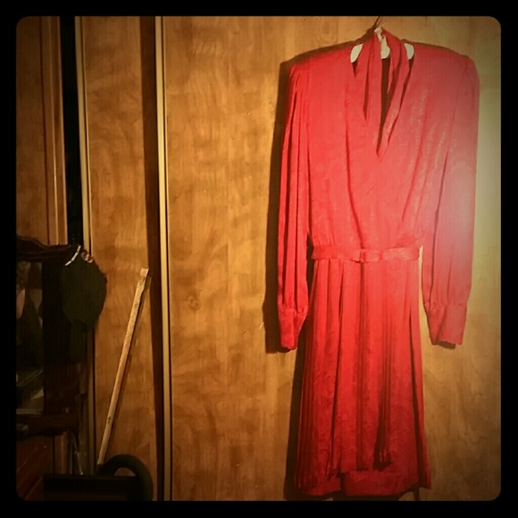 Red silk  long sleeves  pleated drape.  With scarf - Picture 1 of 4