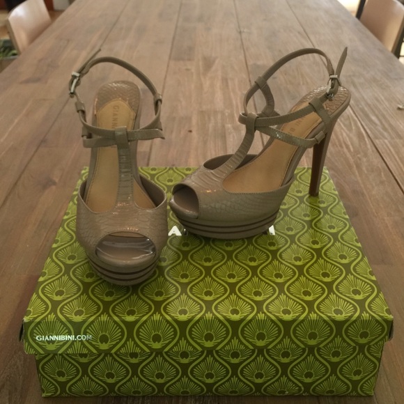 Gianni Bini Dressy Sandals!