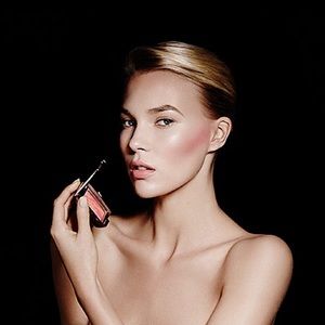 Ambient Lighting Blush by Hourglass