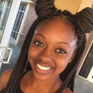 Meet your Posher, Simone