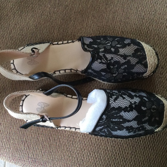Black Lace Flat Shoes