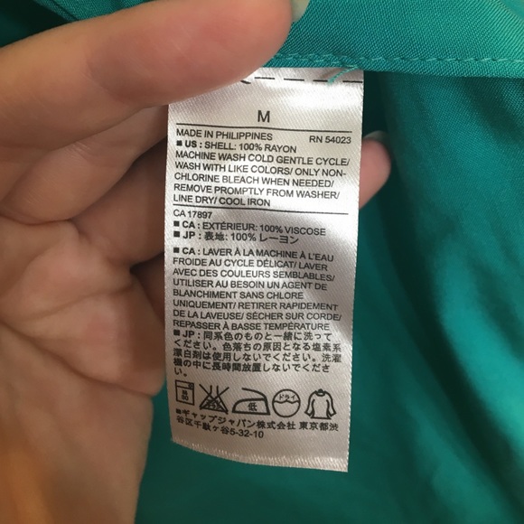 HOST PICK: Beautiful teal button down - Picture 4 of 4