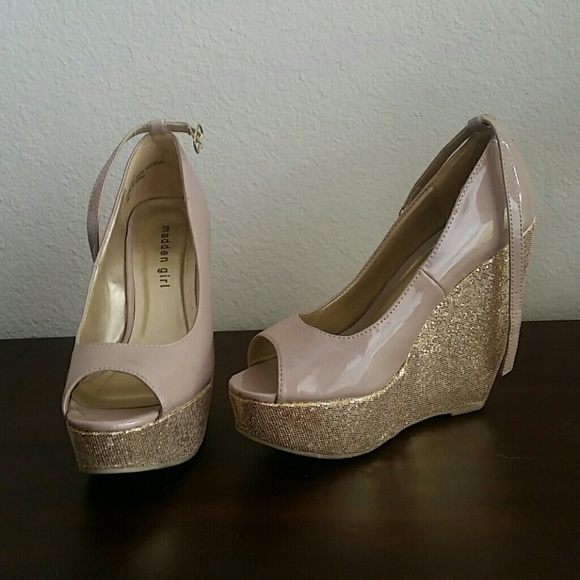 Gold Glitter Nude Wedges