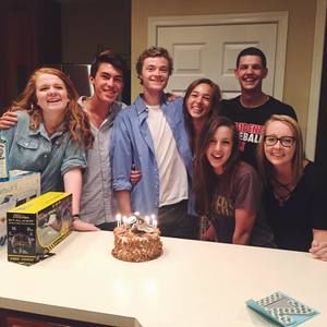 Meet your Posher, Ana mae