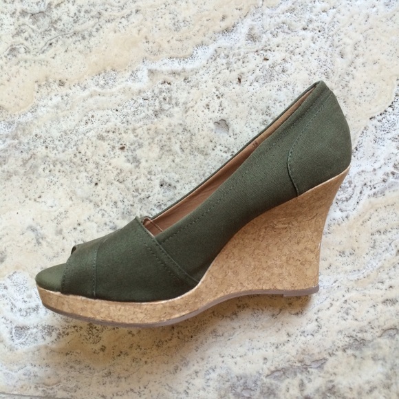 Olive Green Wedge heels