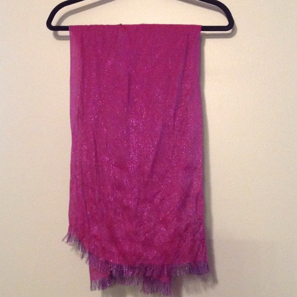 Beautiful shimmery purple/pink scarf.