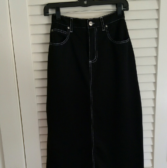 Maxi skirt with white accent stitching.