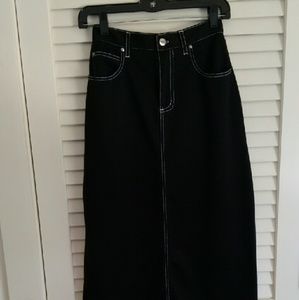 Maxi skirt with white accent stitching.