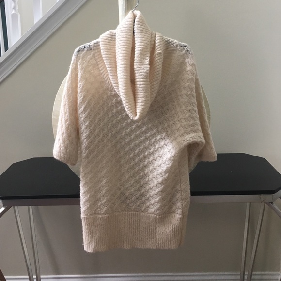 Old Navy Sweaters - Old Navy cream colored sweater