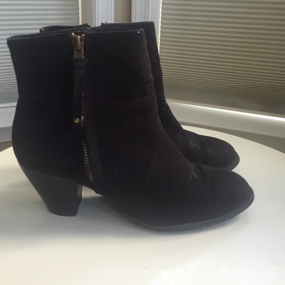 🎉BLACK SUEDE BOOTIES🎉