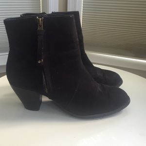 🎉BLACK SUEDE BOOTIES🎉