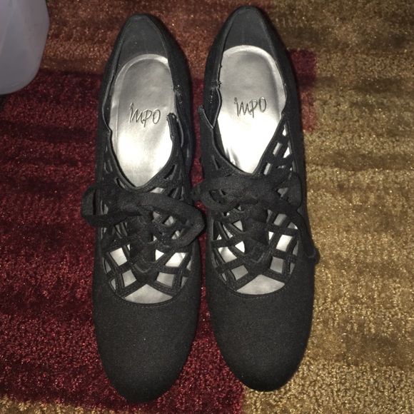 black heels - Picture 1 of 3