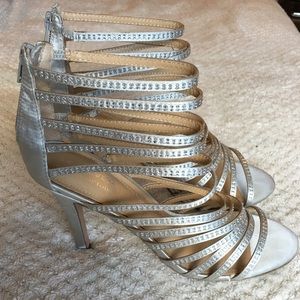 Le Soir POR LA VICTOIRE silver gladiator heels