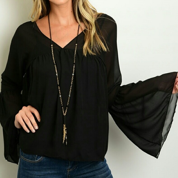 🌻 FINAL PRICE 🌻 Black Bell Sleeve Top