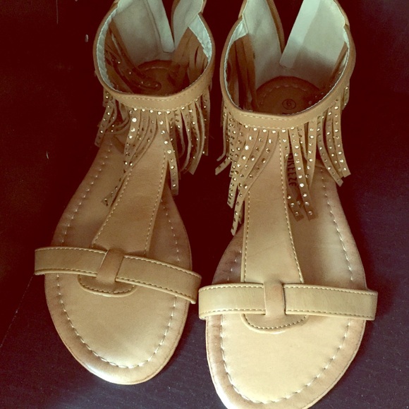 Tan and gold fringe gladiators - Picture 1 of 3