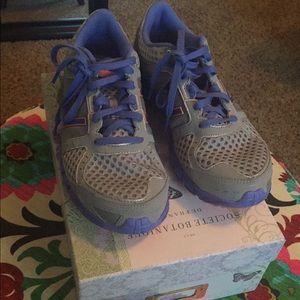 New balance running shoes