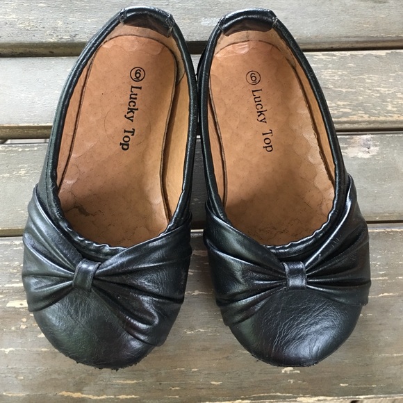 Black dress shoes