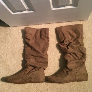 Slouch boots