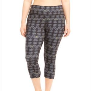 ⭐️PRICE DROP⭐️Marika Curves Workout Capri NWOT