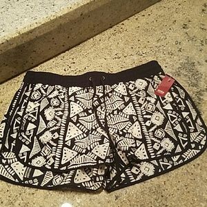 Black & Cream pattern Shorts