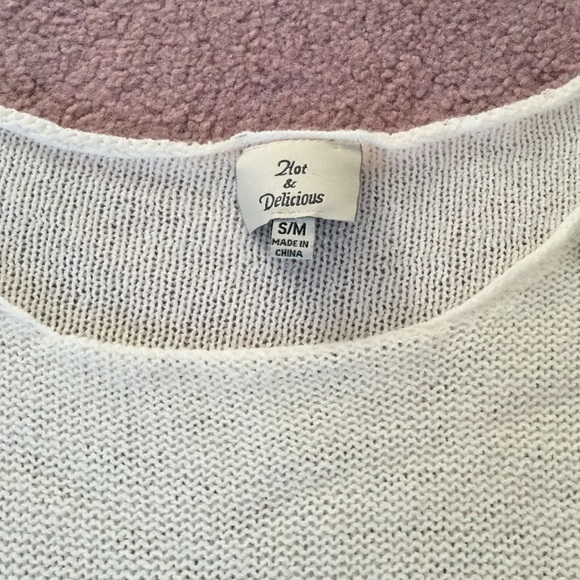 White short sleeve with studded shoulders! - Picture 2 of 3