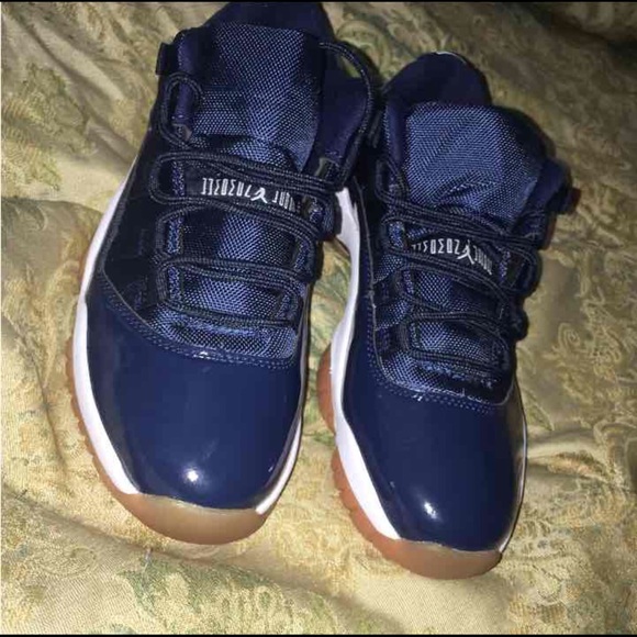 Shoes - Picture 3 of 4