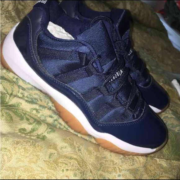 Shoes - Picture 4 of 4