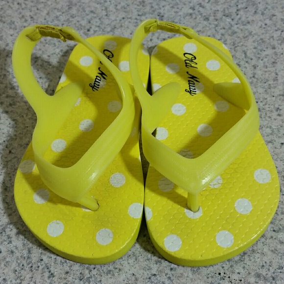 Old Navy toddler flip flops size 6