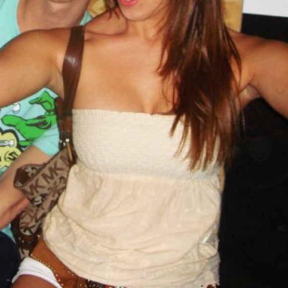 Hollister XS beautiful cream tubtop stretchy&flowy - Picture 2 of 4