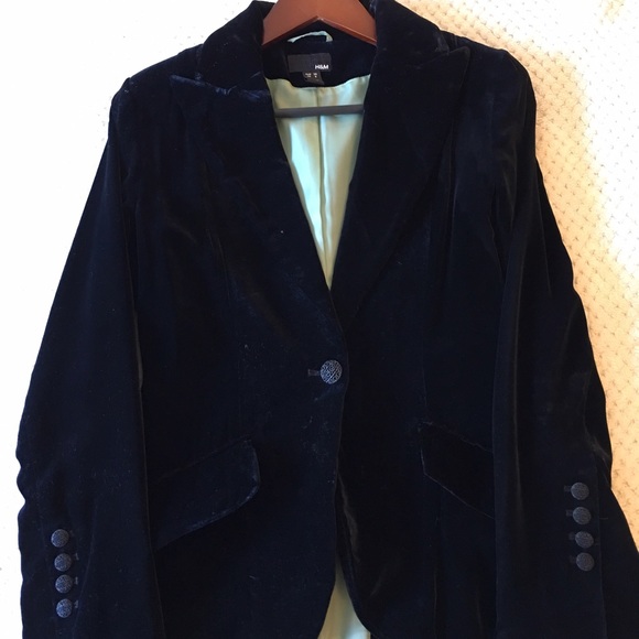 H&M black velvet blazer