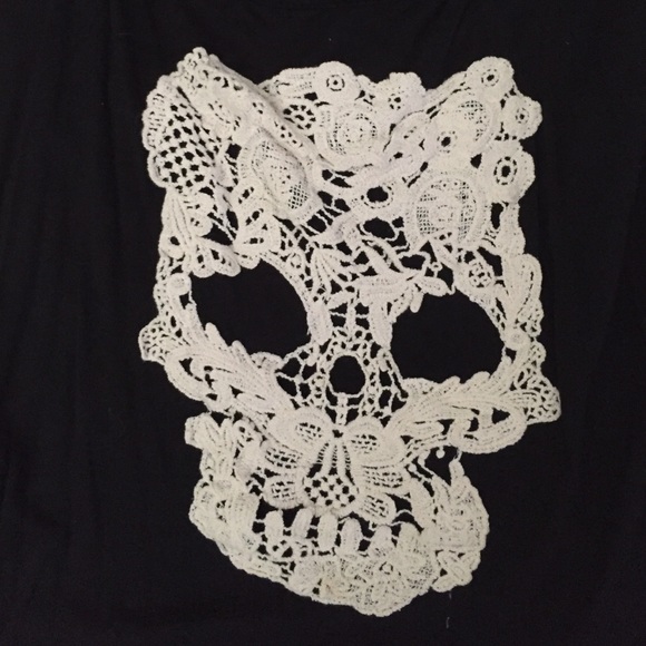 Black tank with lace skull